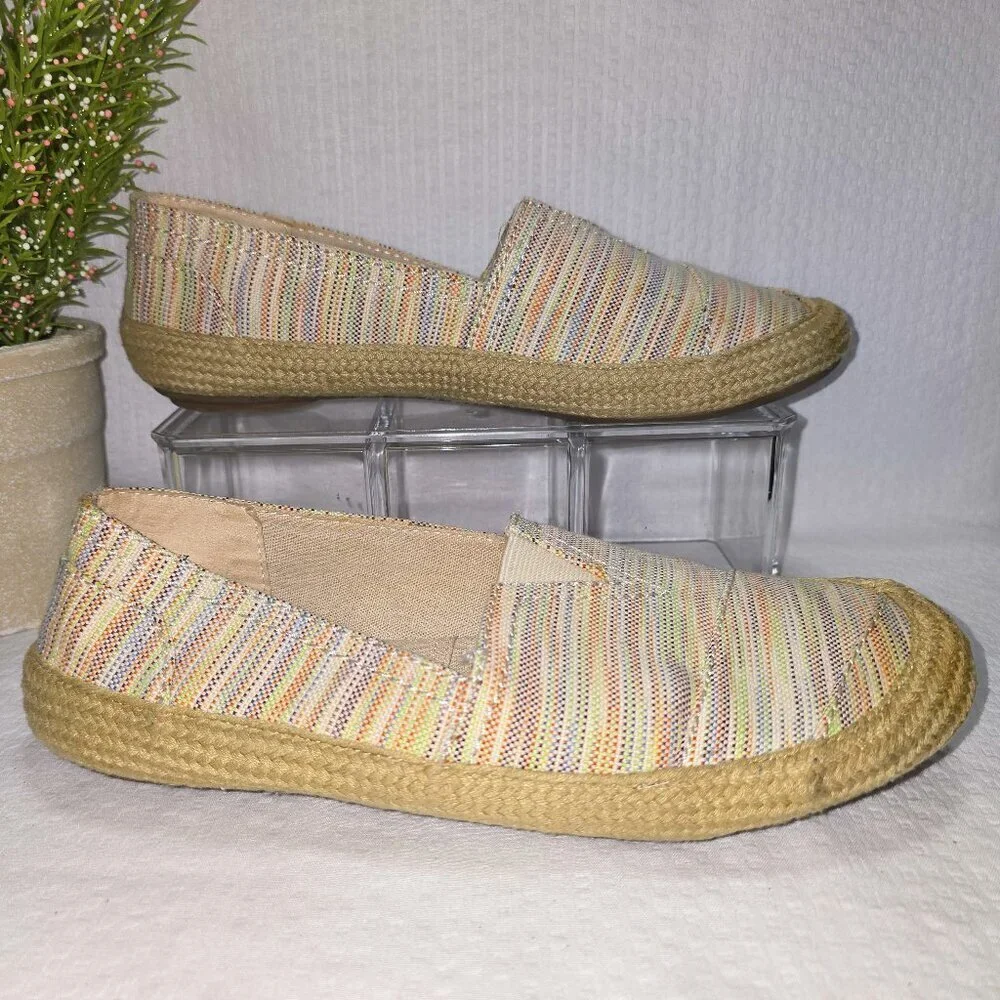 NINE WEST WOMENS SLIP ON FLATS, TEXTILE MULTICOLOR WEAVE SIZE 9 GUC